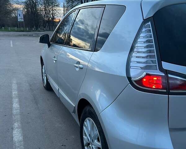 Серый Рено Megane Scenic, объемом двигателя 1.5 л и пробегом 291 тыс. км за 8500 $, фото 4 на Automoto.ua