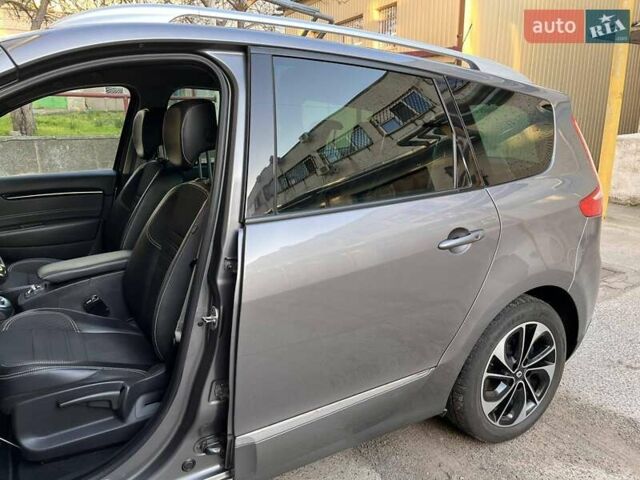 Серый Рено Megane Scenic, объемом двигателя 1.5 л и пробегом 186 тыс. км за 11600 $, фото 17 на Automoto.ua