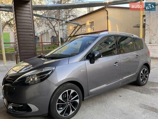 Серый Рено Megane Scenic, объемом двигателя 1.5 л и пробегом 186 тыс. км за 11600 $, фото 3 на Automoto.ua