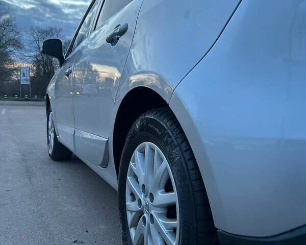 Серый Рено Megane Scenic, объемом двигателя 1.5 л и пробегом 291 тыс. км за 8500 $, фото 5 на Automoto.ua