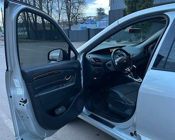 Серый Рено Megane Scenic, объемом двигателя 1.5 л и пробегом 291 тыс. км за 8500 $, фото 20 на Automoto.ua