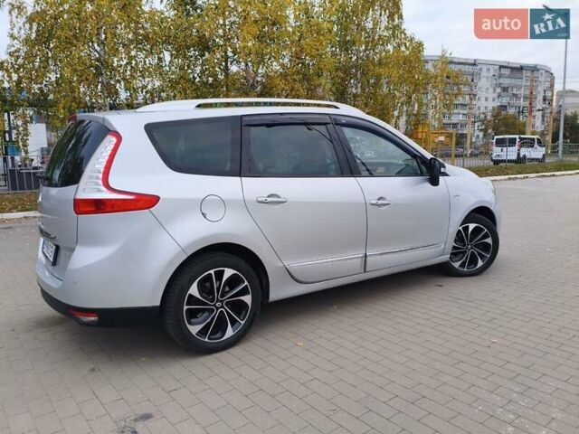 Серый Рено Megane Scenic, объемом двигателя 1.5 л и пробегом 259 тыс. км за 9900 $, фото 7 на Automoto.ua