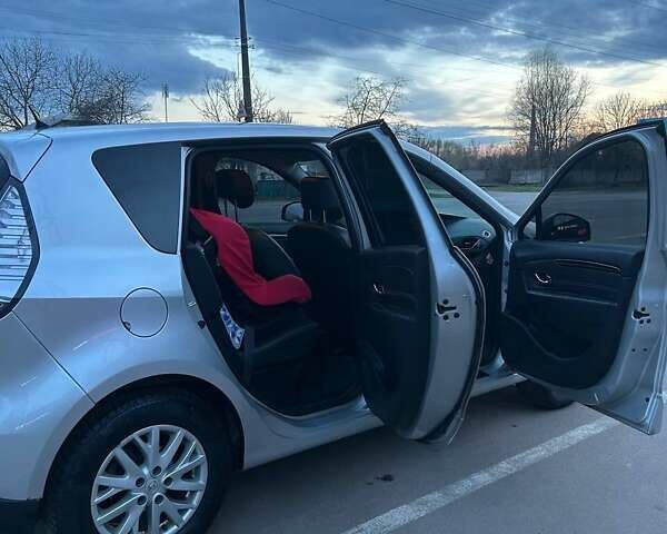 Серый Рено Megane Scenic, объемом двигателя 1.5 л и пробегом 291 тыс. км за 8500 $, фото 11 на Automoto.ua