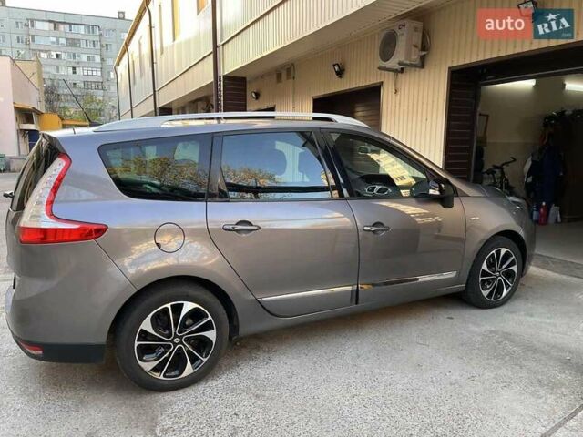 Серый Рено Megane Scenic, объемом двигателя 1.5 л и пробегом 186 тыс. км за 11600 $, фото 5 на Automoto.ua