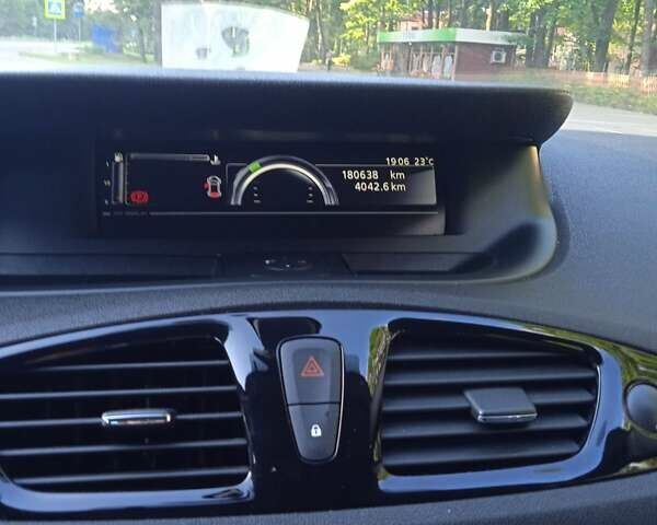 Серый Рено Megane Scenic, объемом двигателя 1.5 л и пробегом 180 тыс. км за 10300 $, фото 24 на Automoto.ua