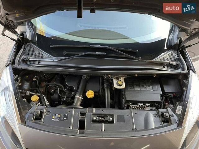 Серый Рено Megane Scenic, объемом двигателя 1.5 л и пробегом 186 тыс. км за 11600 $, фото 26 на Automoto.ua