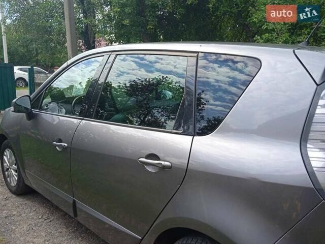 Серый Рено Megane Scenic, объемом двигателя 1.5 л и пробегом 180 тыс. км за 10300 $, фото 29 на Automoto.ua