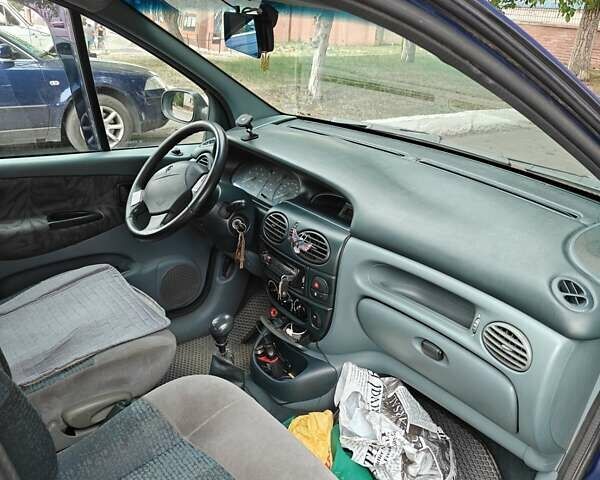 Синий Рено Megane Scenic, объемом двигателя 1.87 л и пробегом 364 тыс. км за 3499 $, фото 12 на Automoto.ua