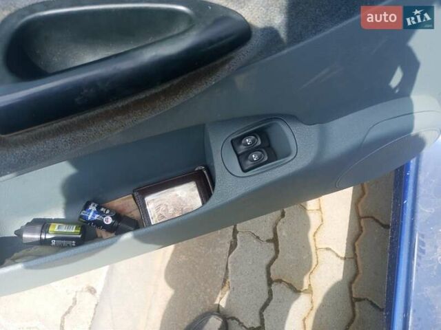 Синій Рено Megane Scenic, об'ємом двигуна 1.6 л та пробігом 389 тис. км за 3000 $, фото 6 на Automoto.ua