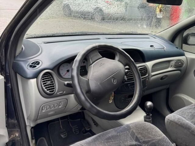 Синій Рено Megane Scenic, об'ємом двигуна 2 л та пробігом 305 тис. км за 2200 $, фото 13 на Automoto.ua