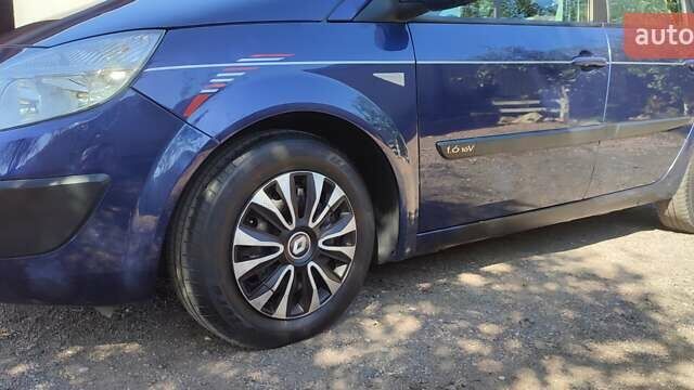 Синий Рено Megane Scenic, объемом двигателя 1.6 л и пробегом 190 тыс. км за 5000 $, фото 2 на Automoto.ua