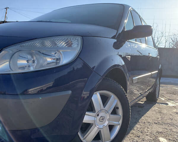 Синий Рено Megane Scenic, объемом двигателя 1.5 л и пробегом 267 тыс. км за 3800 $, фото 11 на Automoto.ua
