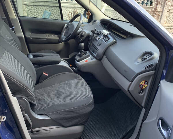 Синий Рено Megane Scenic, объемом двигателя 1.5 л и пробегом 267 тыс. км за 3800 $, фото 3 на Automoto.ua