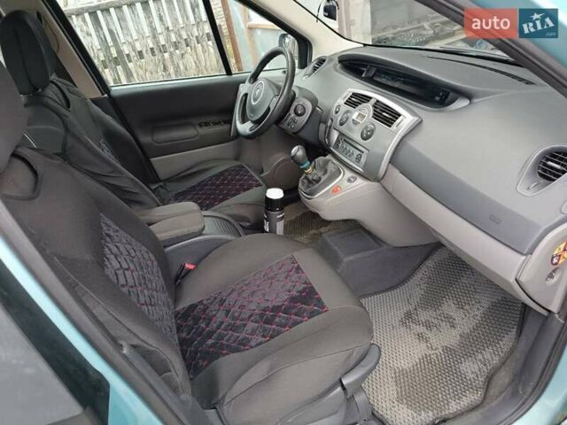 Синий Рено Megane Scenic, объемом двигателя 1.87 л и пробегом 354 тыс. км за 5600 $, фото 4 на Automoto.ua