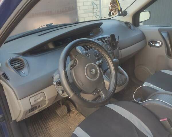 Синий Рено Megane Scenic, объемом двигателя 2 л и пробегом 292 тыс. км за 4600 $, фото 5 на Automoto.ua