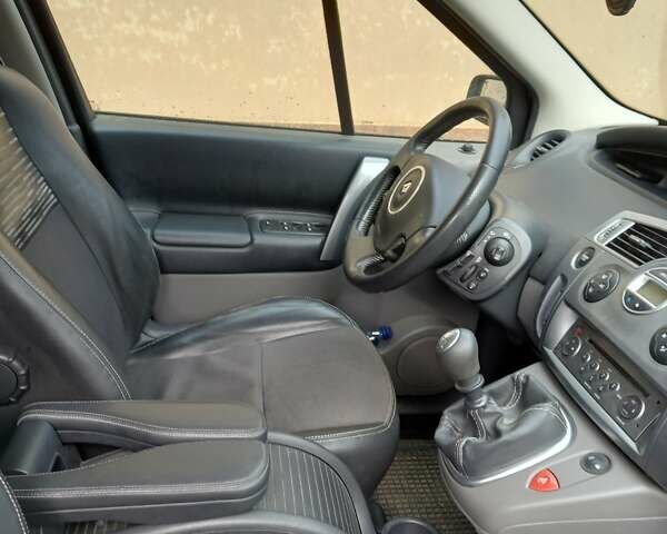 Рено Megane Scenic 2008 в Сарнах на Automoto.ua Синий Рено Megane Scenic, объемом двигателя 1.9 л и пробегом 280 тыс. км за 6650 $, фото 12 на Automoto.ua