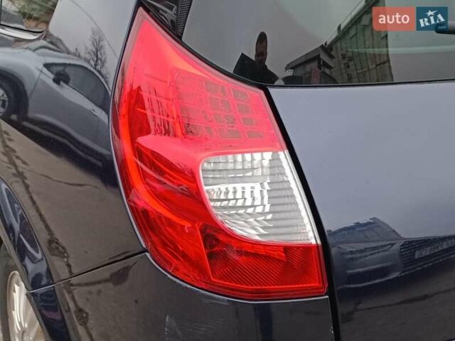 Синий Рено Megane Scenic, объемом двигателя 2 л и пробегом 328 тыс. км за 6190 $, фото 8 на Automoto.ua