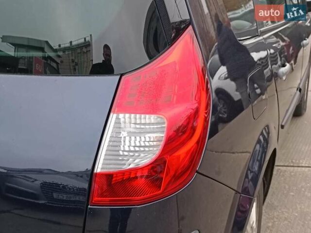 Синий Рено Megane Scenic, объемом двигателя 2 л и пробегом 328 тыс. км за 6190 $, фото 9 на Automoto.ua