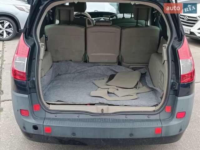 Синий Рено Megane Scenic, объемом двигателя 2 л и пробегом 328 тыс. км за 6190 $, фото 18 на Automoto.ua