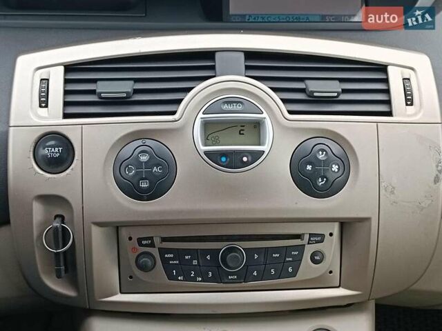 Синий Рено Megane Scenic, объемом двигателя 2 л и пробегом 328 тыс. км за 6190 $, фото 29 на Automoto.ua