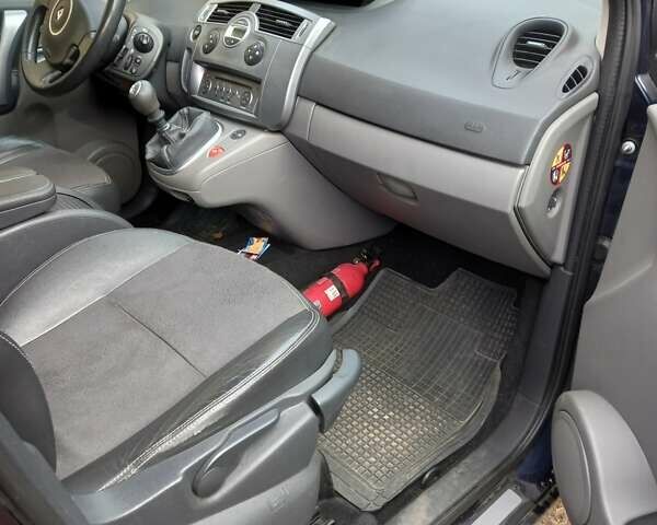 Рено Megane Scenic 2008 в Сарнах на Automoto.ua Синий Рено Megane Scenic, объемом двигателя 1.9 л и пробегом 280 тыс. км за 6650 $, фото 16 на Automoto.ua
