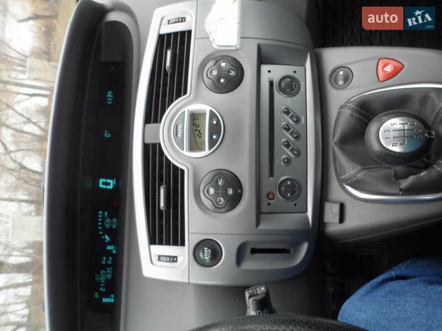 Синий Рено Megane Scenic, объемом двигателя 1.6 л и пробегом 220 тыс. км за 6500 $, фото 57 на Automoto.ua