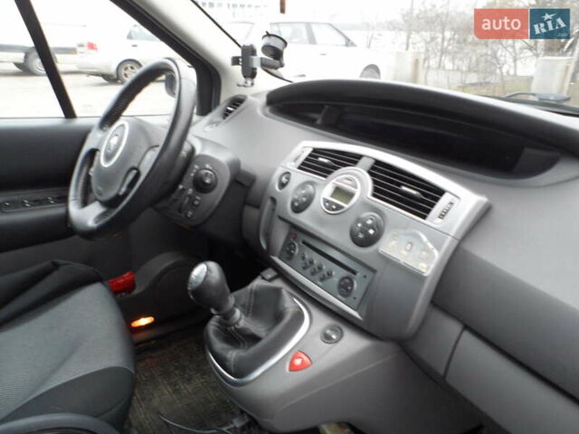 Синий Рено Megane Scenic, объемом двигателя 1.6 л и пробегом 220 тыс. км за 6500 $, фото 31 на Automoto.ua