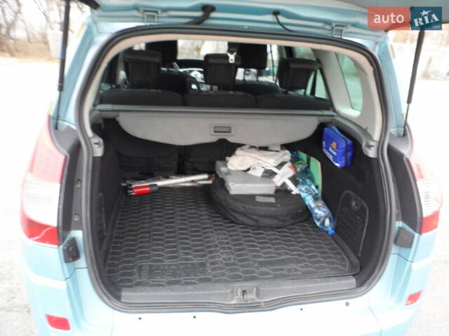 Синий Рено Megane Scenic, объемом двигателя 1.6 л и пробегом 220 тыс. км за 6500 $, фото 26 на Automoto.ua