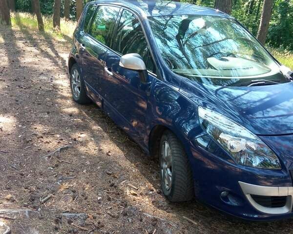 Синий Рено Megane Scenic, объемом двигателя 2 л и пробегом 223 тыс. км за 7800 $, фото 2 на Automoto.ua