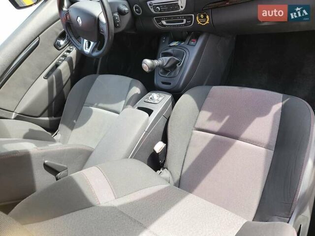 Синий Рено Megane Scenic, объемом двигателя 1.5 л и пробегом 229 тыс. км за 8500 $, фото 8 на Automoto.ua