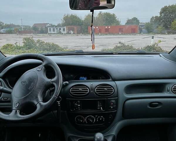 Зеленый Рено Megane Scenic, объемом двигателя 1.4 л и пробегом 250 тыс. км за 3450 $, фото 9 на Automoto.ua