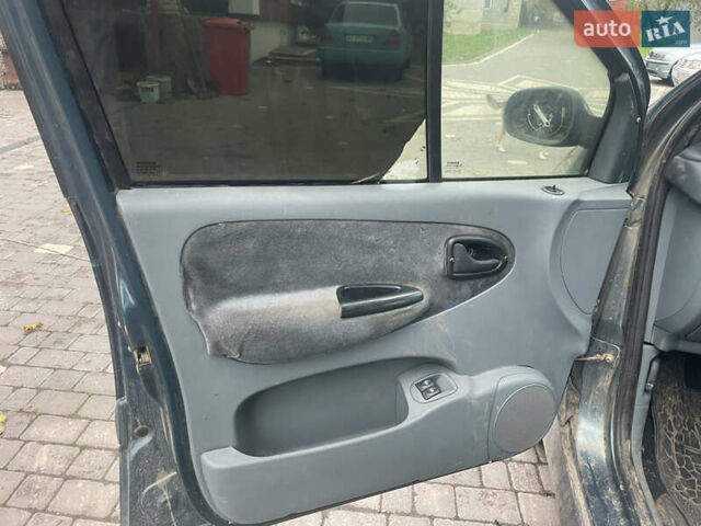 Рено Megane Scenic 1998 в Черновцах на Automoto.ua Зеленый Рено Megane Scenic, объемом двигателя 1.6 л и пробегом 300 тыс. км за 1100 $, фото 9 на Automoto.ua