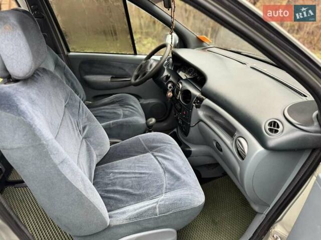 Зеленый Рено Megane Scenic, объемом двигателя 1.87 л и пробегом 315 тыс. км за 2700 $, фото 17 на Automoto.ua