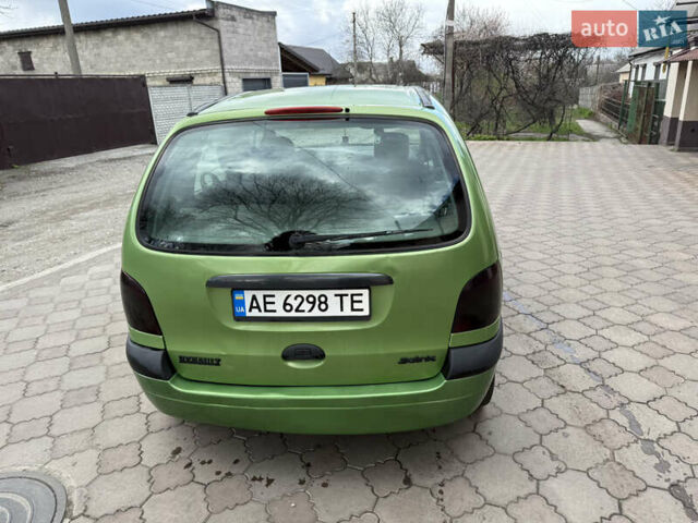 Зеленый Рено Megane Scenic, объемом двигателя 1.39 л и пробегом 333 тыс. км за 2250 $, фото 5 на Automoto.ua