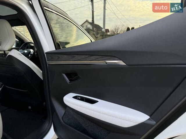 Белый Рено Scenic E-TECH, объемом двигателя 0 л и пробегом 14 тыс. км за 31000 $, фото 96 на Automoto.ua