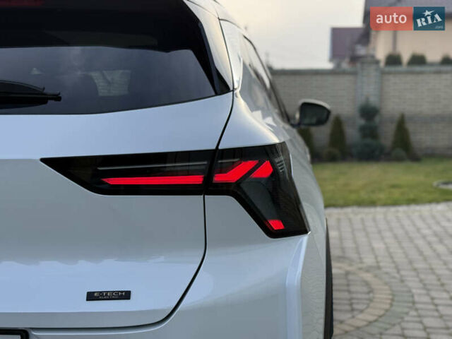 Белый Рено Scenic E-TECH, объемом двигателя 0 л и пробегом 14 тыс. км за 31000 $, фото 47 на Automoto.ua