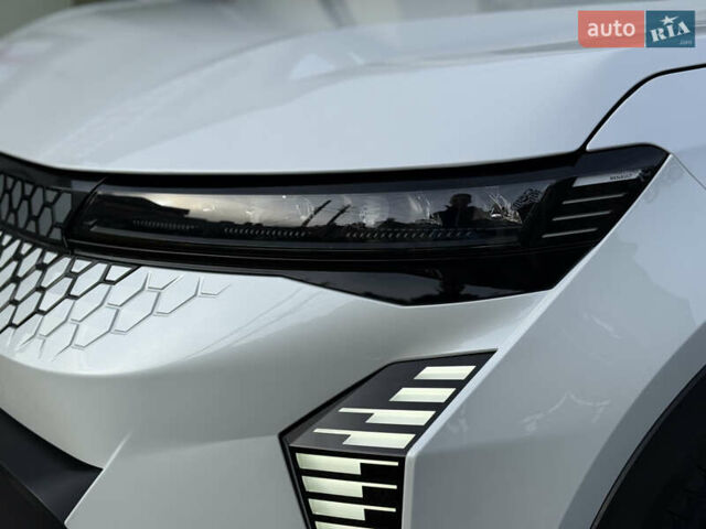 Белый Рено Scenic E-TECH, объемом двигателя 0 л и пробегом 14 тыс. км за 31000 $, фото 38 на Automoto.ua