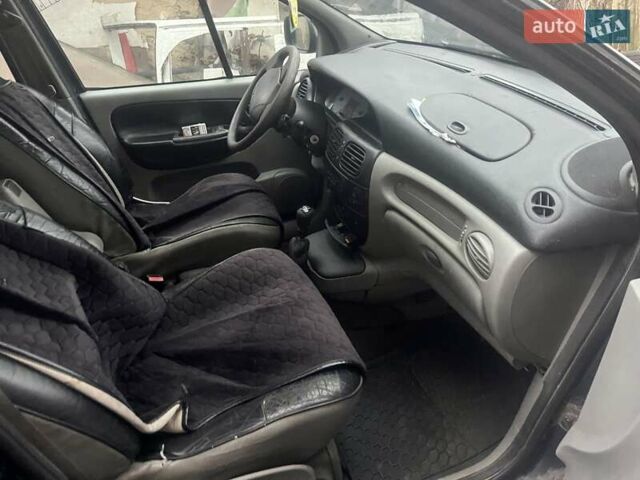 Зеленый Рено Scenic RX4, объемом двигателя 2 л и пробегом 400 тыс. км за 3000 $, фото 3 на Automoto.ua