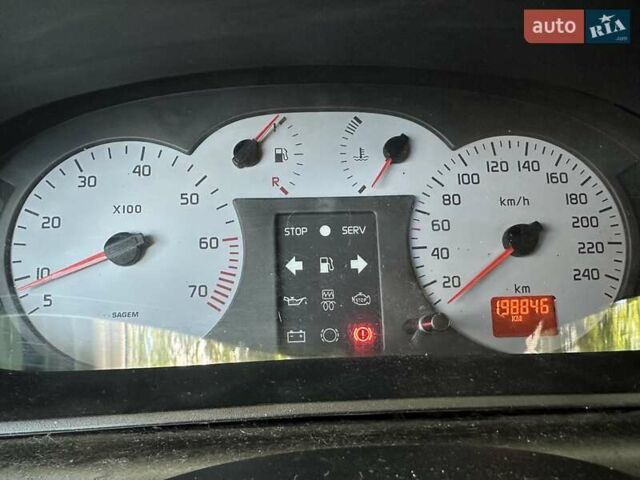 Зелений Рено Scenic RX4, об'ємом двигуна 2 л та пробігом 198 тис. км за 4200 $, фото 6 на Automoto.ua