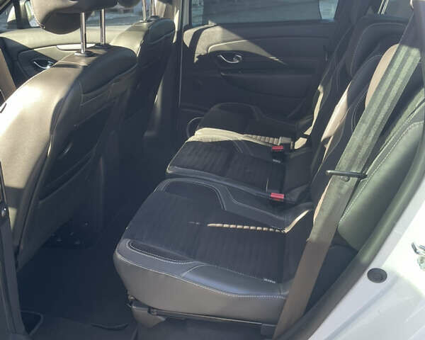 Белый Рено Scenic XMOD, объемом двигателя 1.6 л и пробегом 255 тыс. км за 10300 $, фото 21 на Automoto.ua