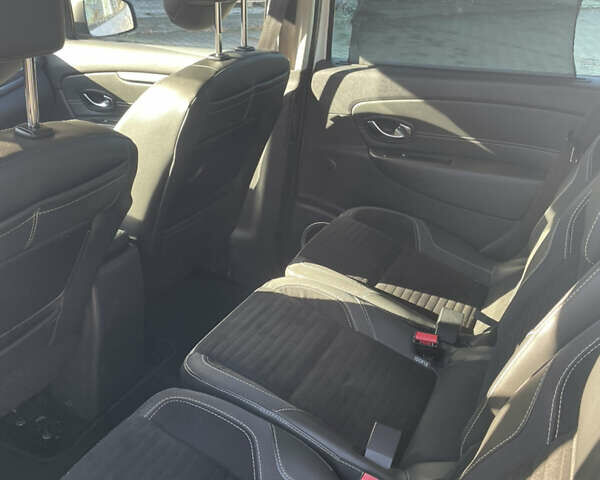 Белый Рено Scenic XMOD, объемом двигателя 1.6 л и пробегом 255 тыс. км за 10300 $, фото 22 на Automoto.ua