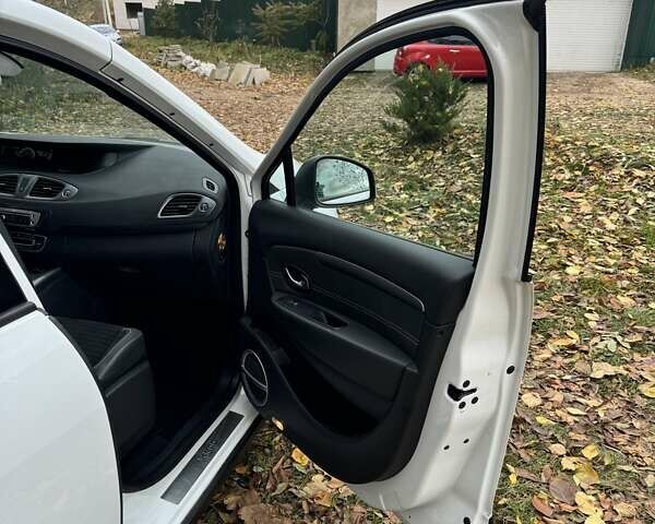 Білий Рено Scenic XMOD, об'ємом двигуна 1.6 л та пробігом 210 тис. км за 9690 $, фото 33 на Automoto.ua