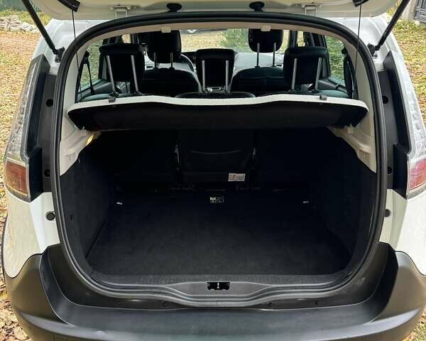 Білий Рено Scenic XMOD, об'ємом двигуна 1.6 л та пробігом 210 тис. км за 9690 $, фото 53 на Automoto.ua