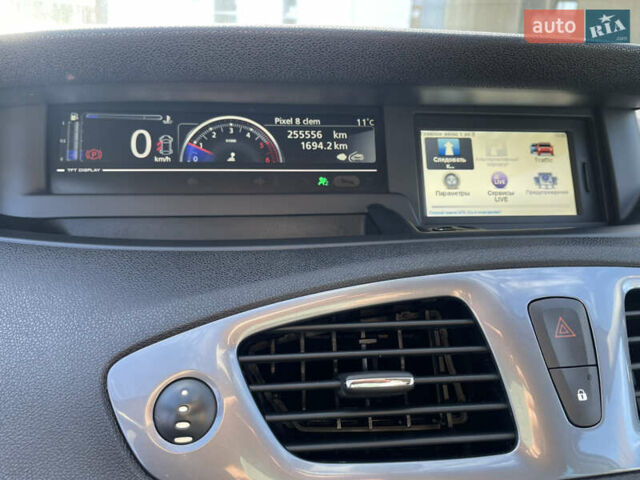 Белый Рено Scenic XMOD, объемом двигателя 1.6 л и пробегом 255 тыс. км за 10300 $, фото 20 на Automoto.ua