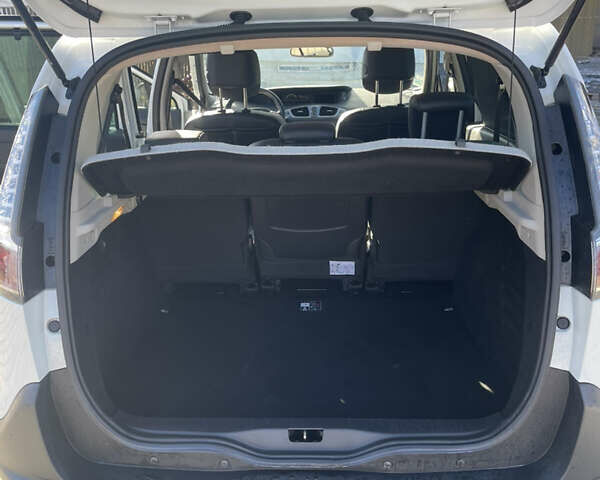 Белый Рено Scenic XMOD, объемом двигателя 1.6 л и пробегом 255 тыс. км за 10300 $, фото 28 на Automoto.ua