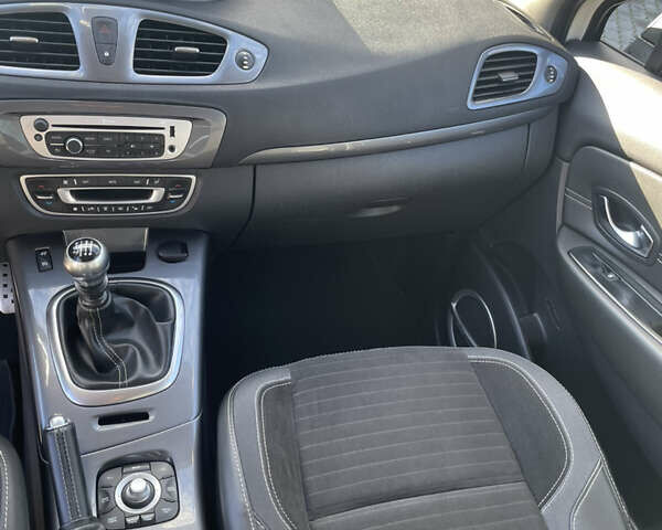 Белый Рено Scenic XMOD, объемом двигателя 1.6 л и пробегом 255 тыс. км за 10300 $, фото 17 на Automoto.ua