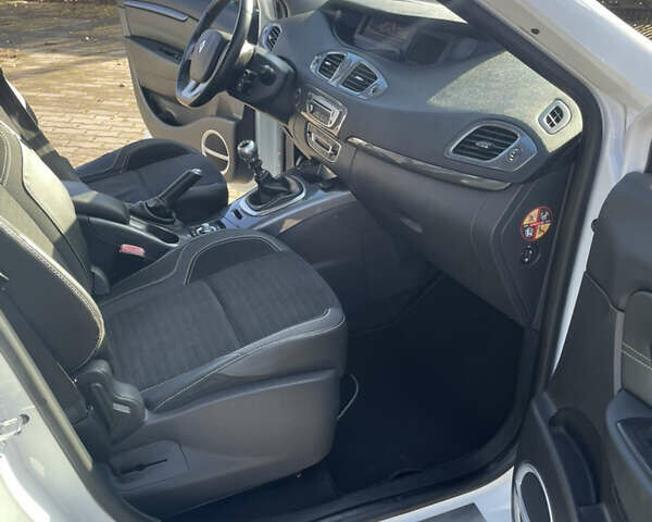 Белый Рено Scenic XMOD, объемом двигателя 1.6 л и пробегом 255 тыс. км за 10300 $, фото 23 на Automoto.ua