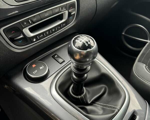 Білий Рено Scenic XMOD, об'ємом двигуна 1.6 л та пробігом 210 тис. км за 9690 $, фото 26 на Automoto.ua