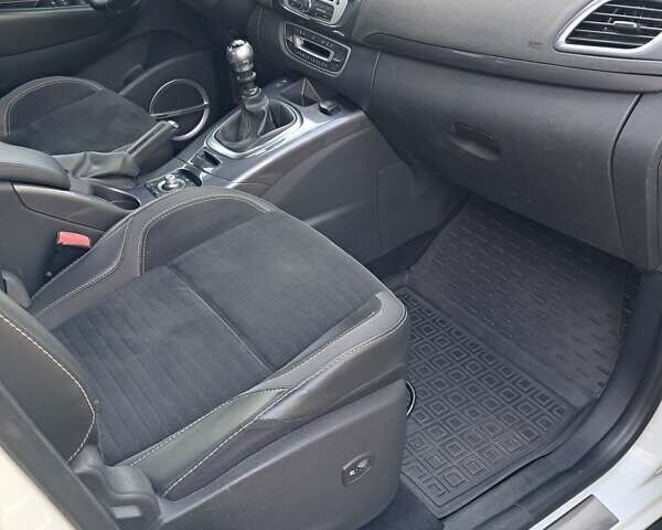 Белый Рено Scenic XMOD, объемом двигателя 1.6 л и пробегом 268 тыс. км за 8900 $, фото 1 на Automoto.ua