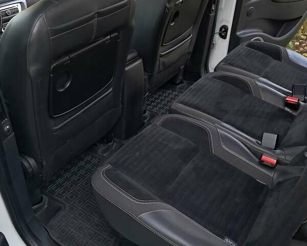 Белый Рено Scenic XMOD, объемом двигателя 1.6 л и пробегом 268 тыс. км за 8900 $, фото 17 на Automoto.ua